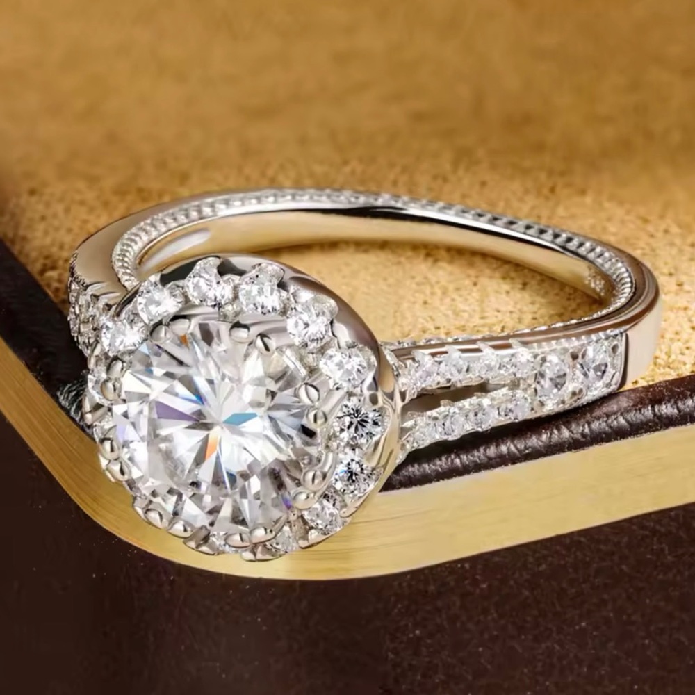 Elegant Silver Moissanite Ring 925 sterling silver plated - Picture 5 of 9